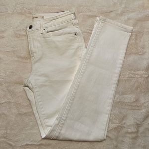 Levi’s Mid Rise Skinny Jean